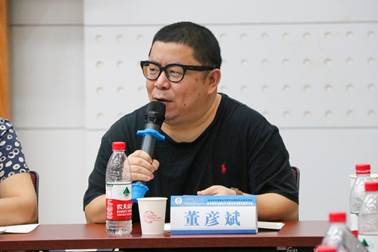 谈球吧体育