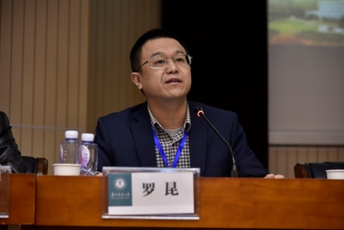 谈球吧体育