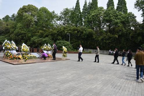 谈球吧体育