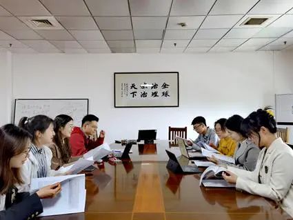 谈球吧体育