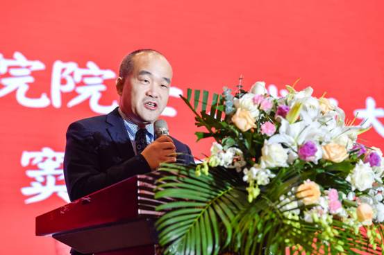 谈球吧体育