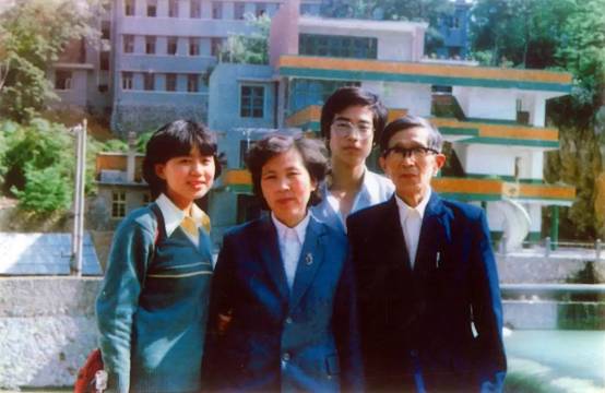 谈球吧体育