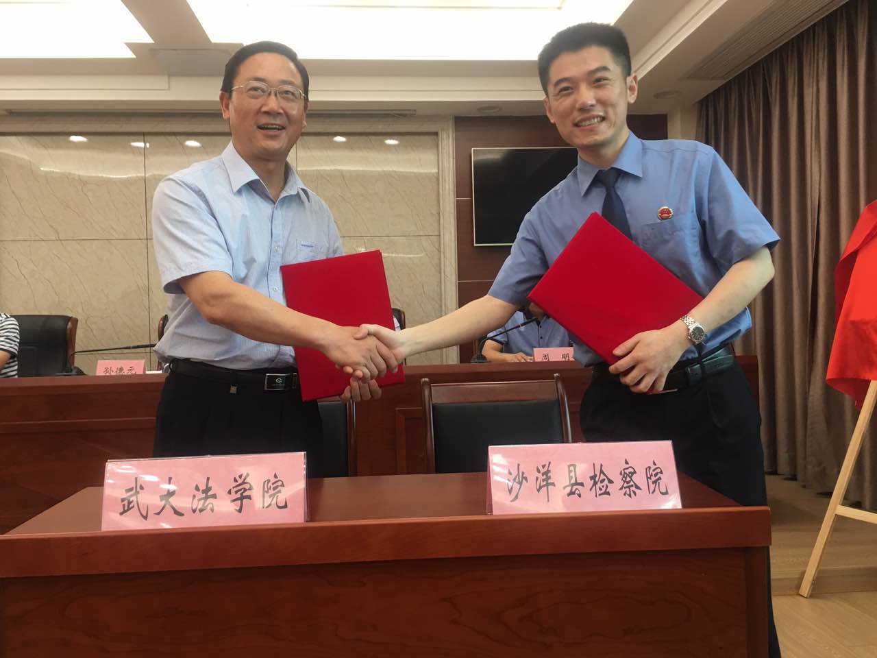 谈球吧体育