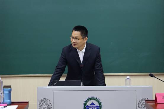 谈球吧体育