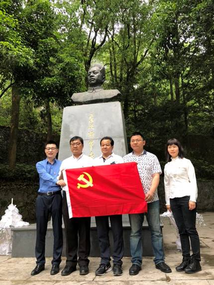 谈球吧体育