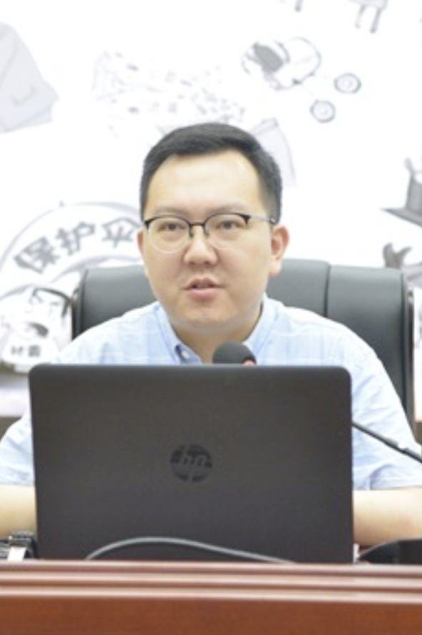 谈球吧体育