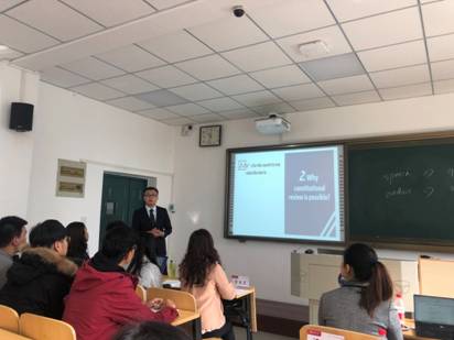 谈球吧体育