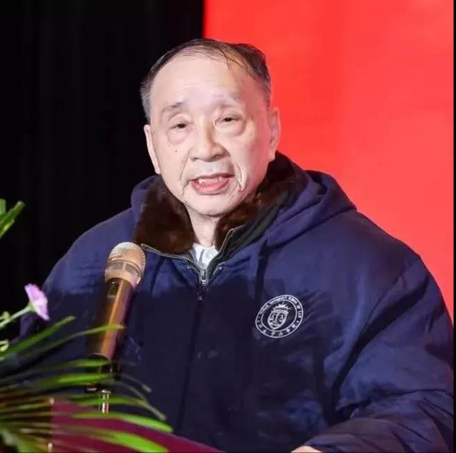 谈球吧体育