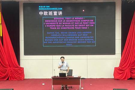 谈球吧体育