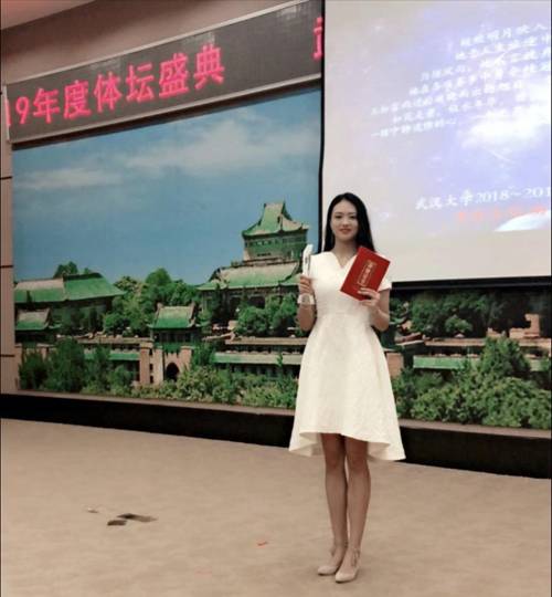 谈球吧体育