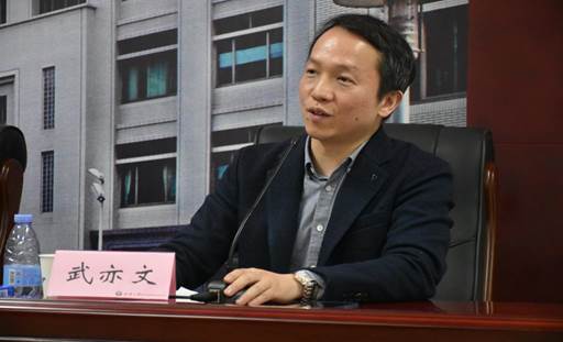 谈球吧体育