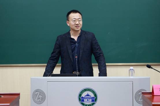 谈球吧体育